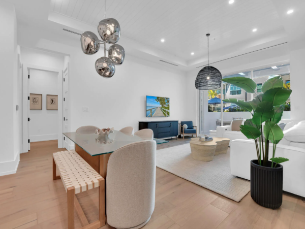 Super Posh Upscale Naples Condo Walk to Dining Olde Naples